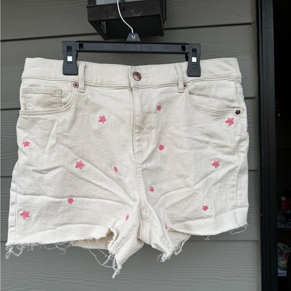 LOFT Pants - LOFT Cream Jean Shorts with Pink Star Details Size 8